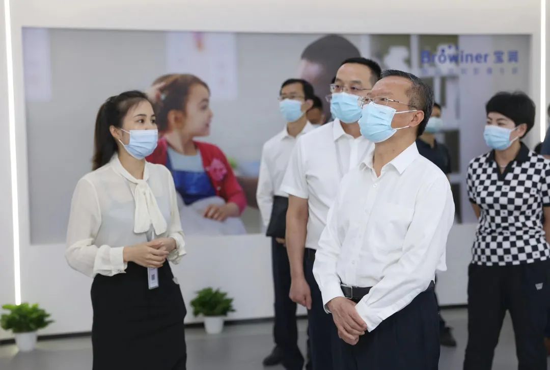 7月11日贵州省委常委胡忠雄率队赴深圳市考察宝润 7月11日贵州省委常委胡忠雄率队赴深圳市考察宝润